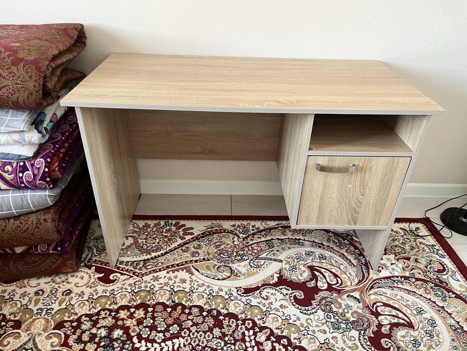 Рабочий компьютерный стол