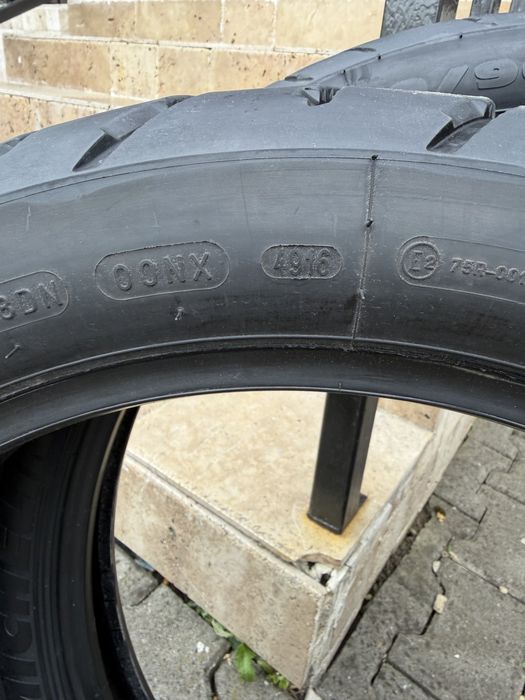 Vand anvelope moto in stare buna!