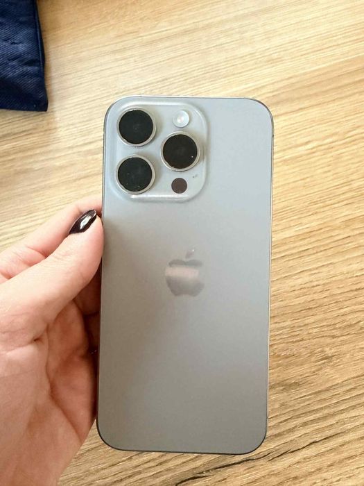 Продавам Iphone 15 pro