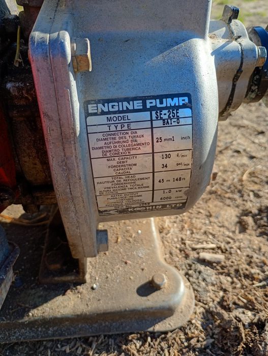 Pompă apă pe benzină