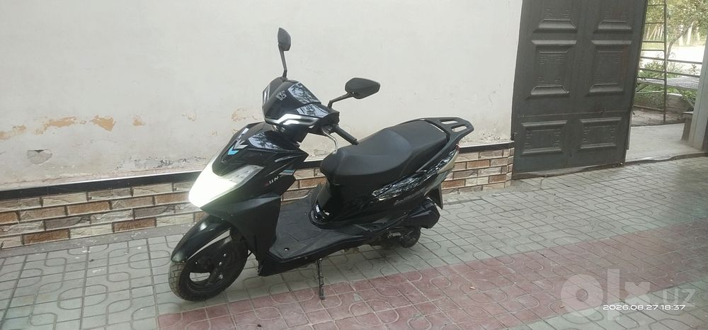 125 cub skuter sotiladi