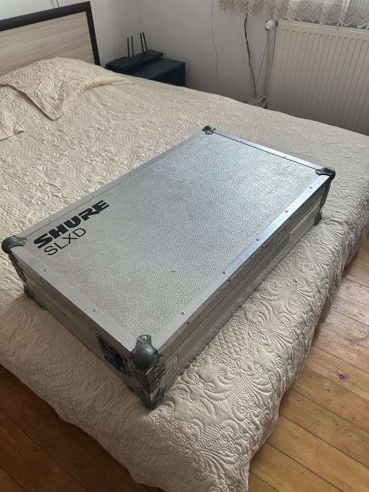 Твърд кейс за конзола в отлично състояние