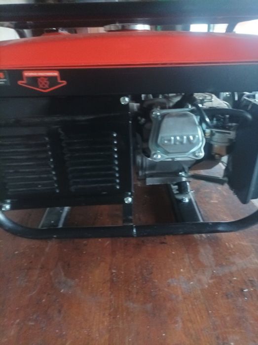 Бензинов генератор