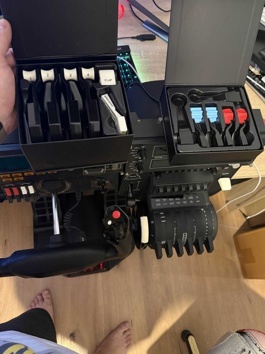 Simulator avion yoke, throttle, pedale, radio, autopilot flyHoneycomb