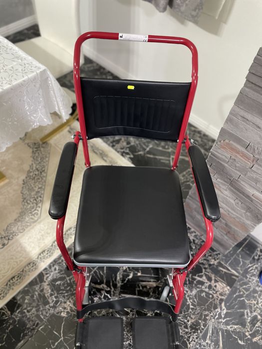 scaun rulant cu vas WC nou nefolosit pentru batrani cu dizabilitati
