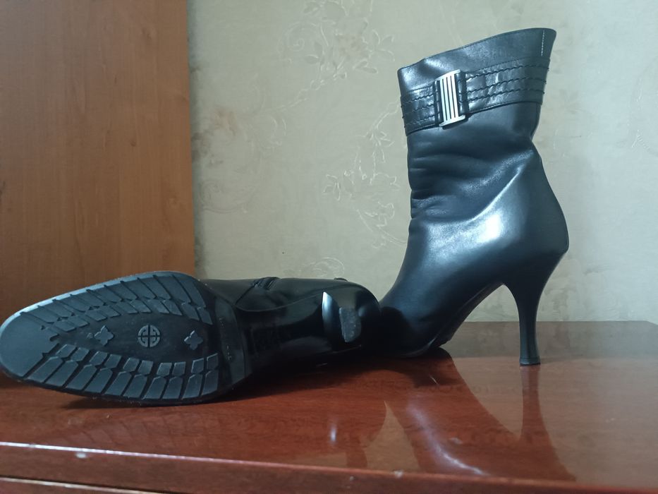 Черные Итальянские сапоги.