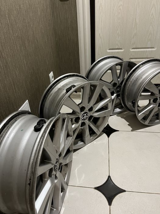 Продам оригинал диск toyota r16