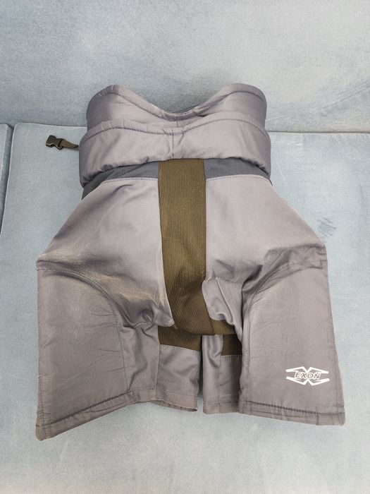 Отдам даром хоккейные шорты