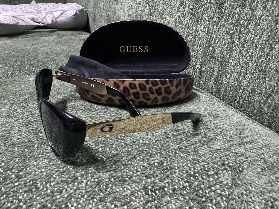 Оригинални дамски слънчеви очила GUESS с леопардов калъф