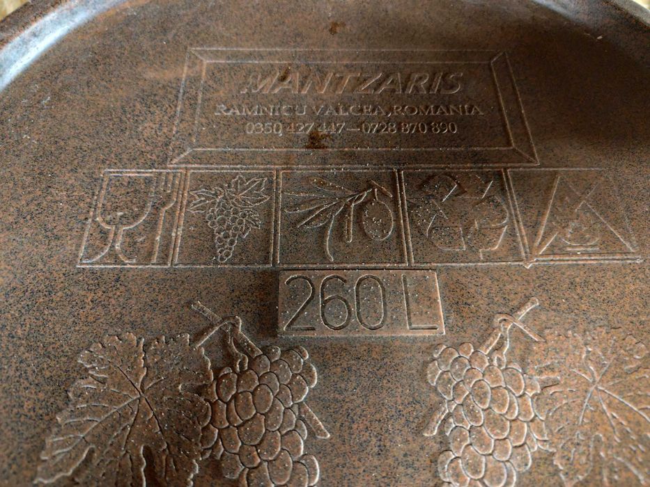 Butoaie vin plastic alimentar 200L și 260L