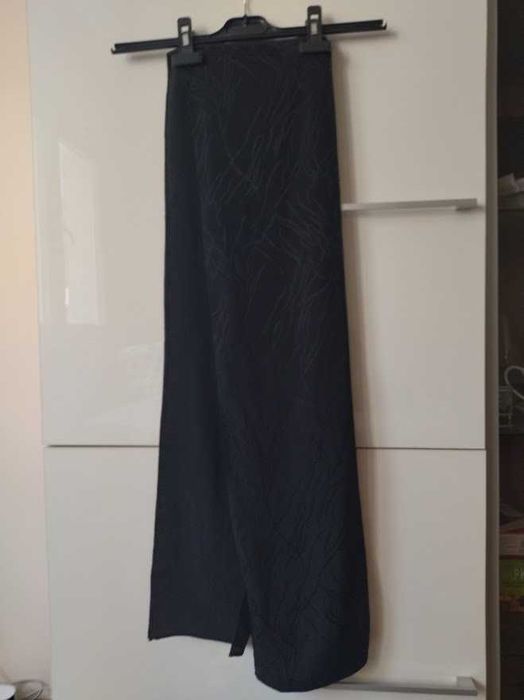 Черна копринена пола, размер M