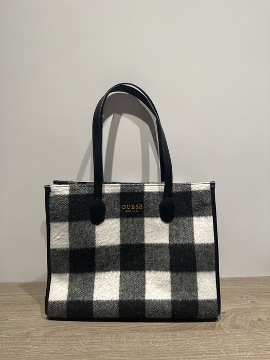 Чанта Guess