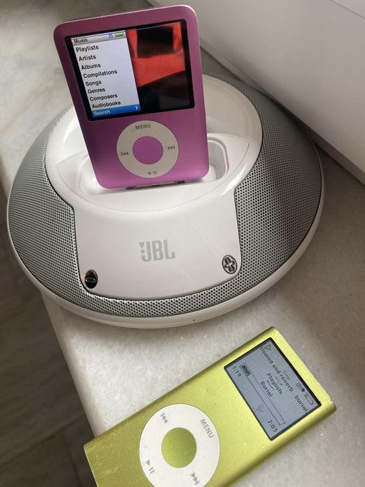 2 iPods si JBL On Stage 2