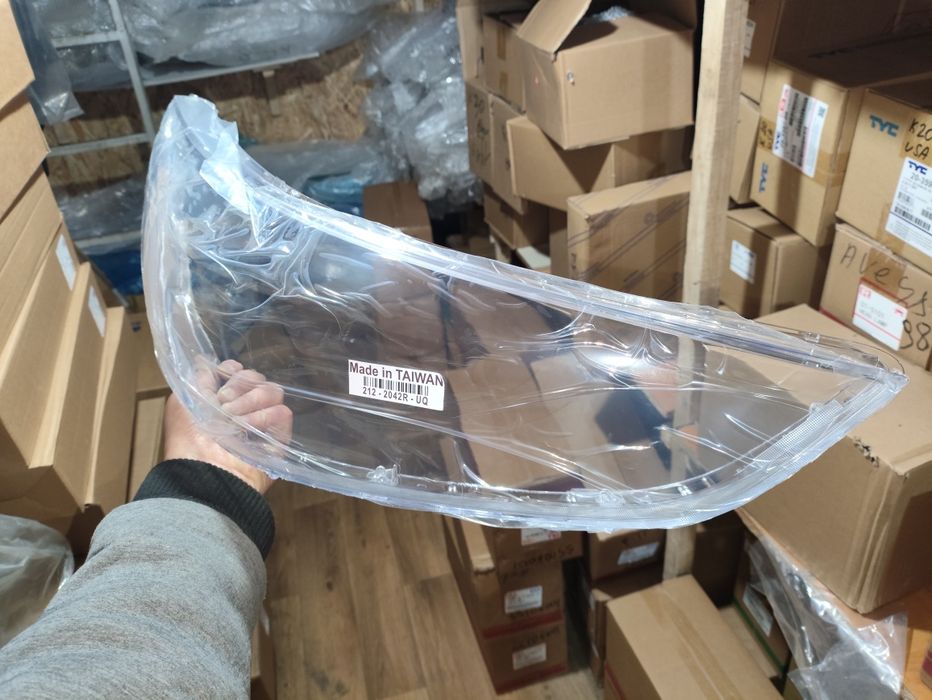 Хундай акцент стекло фара 17+19