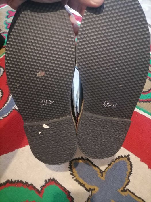 продаются женские унты