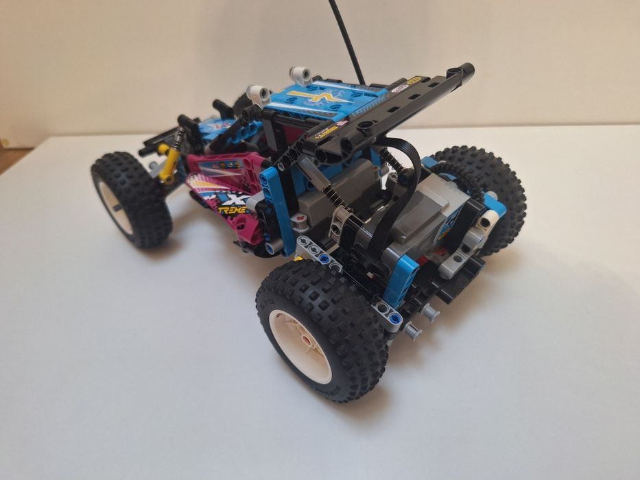 LEGO Technic 42124 - Vehicul de teren / Off-Road Buggy - complet
