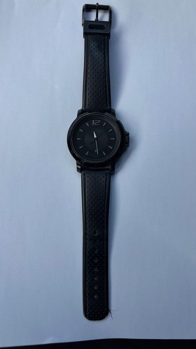 Продавам часовник BOSS