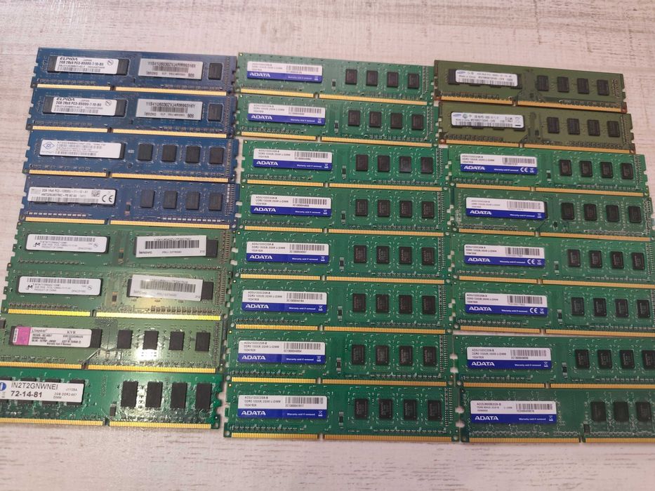 Продавам 24 броя RAM памет 2Gb DDR3