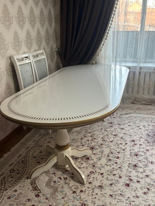 Стол для гостиной