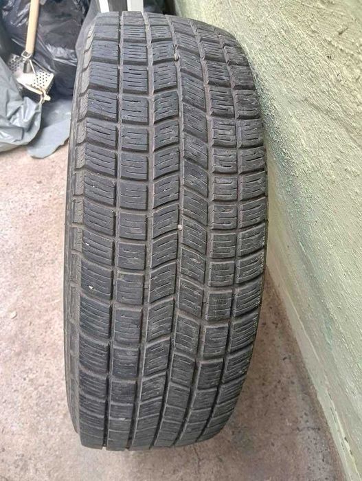 Автомобилни гуми-2 броя