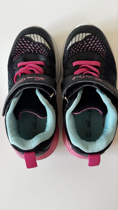 Кроссовки для девочки