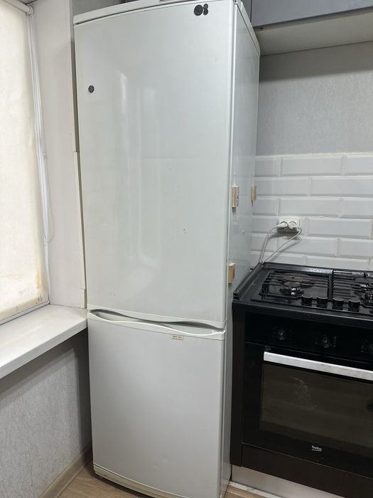 Продам Холодильник Атлант