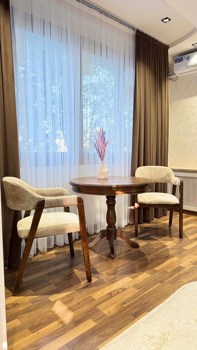 Продается на Цуме 2х комнатная квартира с новым евро ремонтом