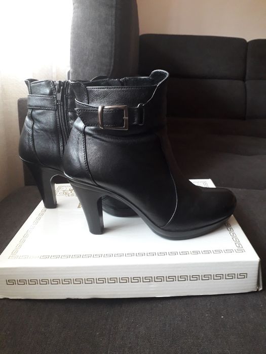 Черни дамски боти от естествена кожа, н. 36