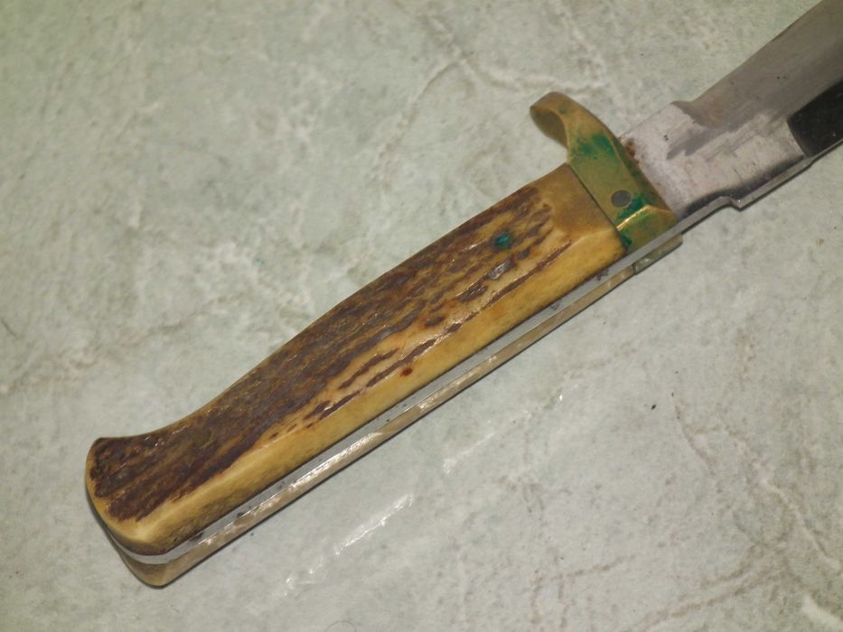 Cutit de vánátoare maghiar retro cu plásele din corn + toc piele nr.2