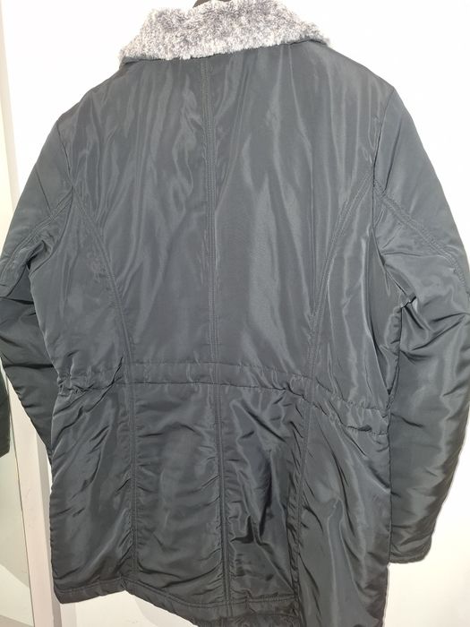 Дамско черно яке Autwears.
Якето е без забележка,може да се регулира в