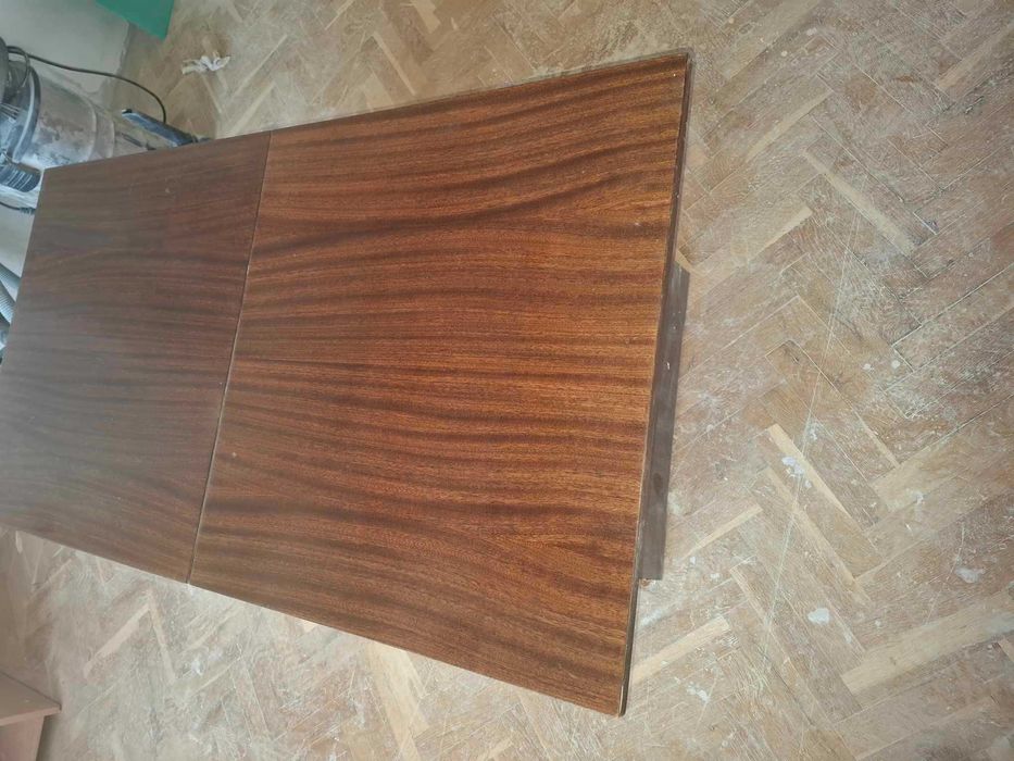 Холна разтегателна маса