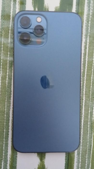 Продаю айфон 12 про мах