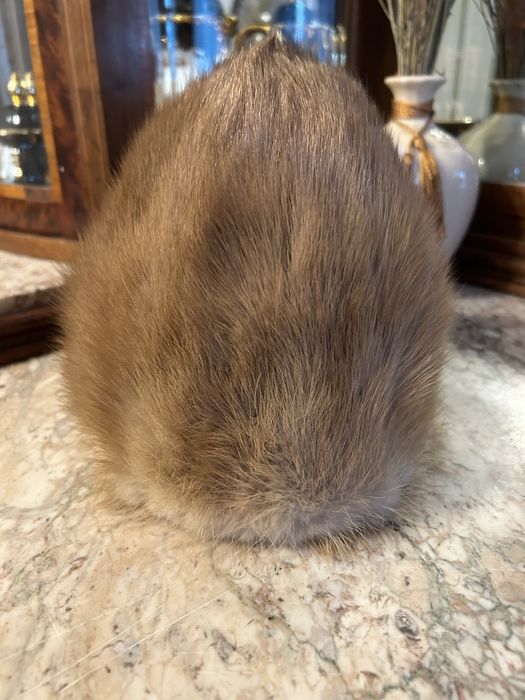 Caciula blana de vizon beige