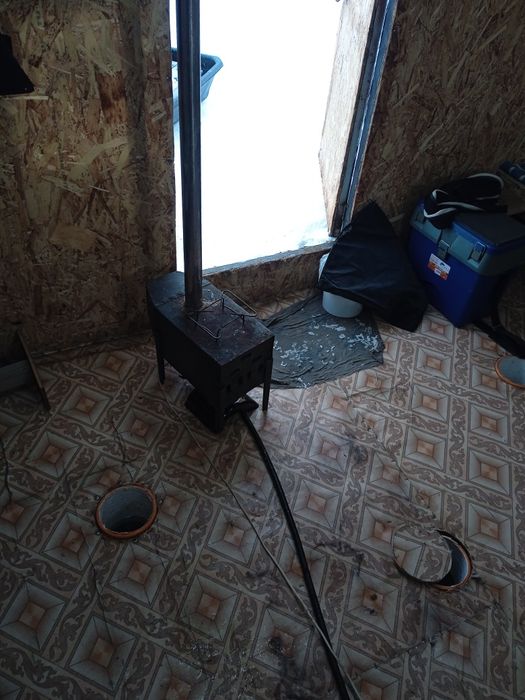 Домик для рыбалки на озере щучье