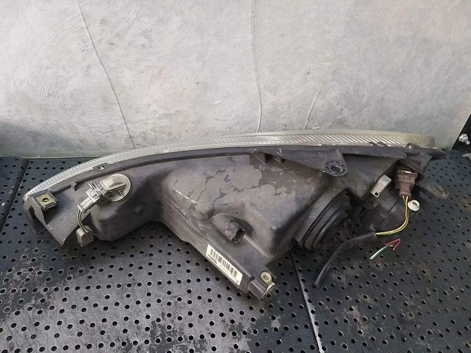 Far dreapta peugeot 206 2a c 9640559480 89005131