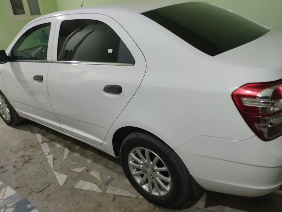 Белый Chevrolet Кобальт