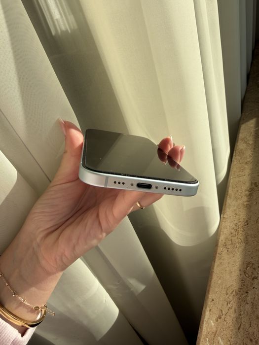 Продавам iphone 15