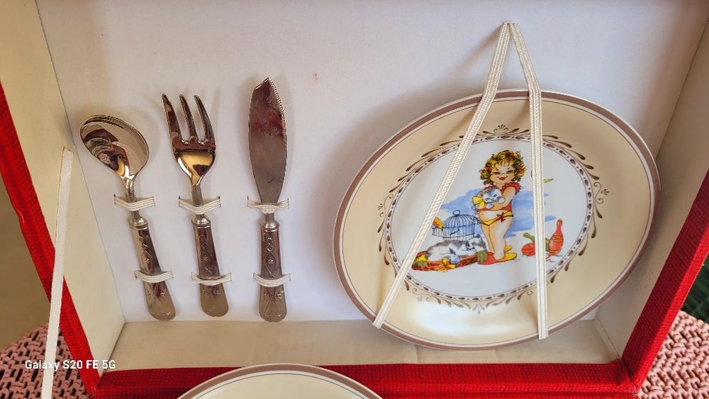 Декоративен детски италиански винтидж  порцеланов комплект