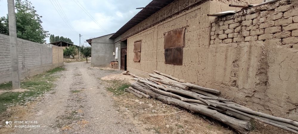 Uy sotiladi  Nazarbeda