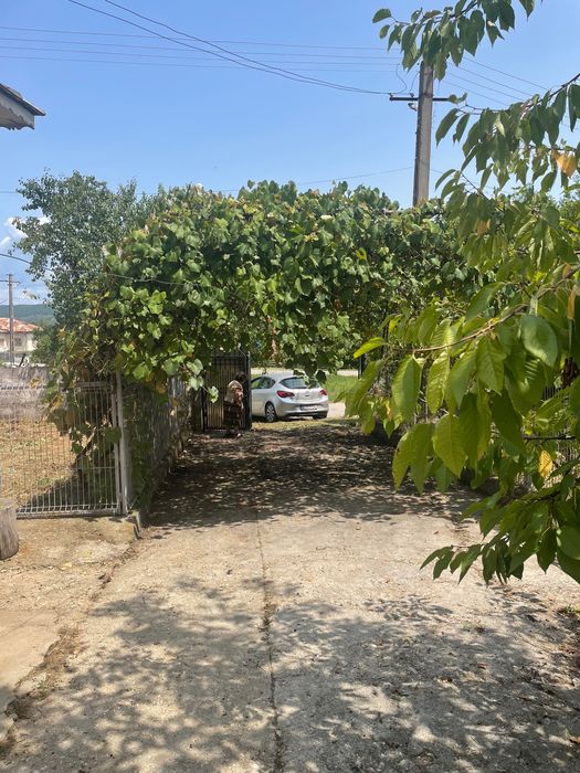 Vand casa intr-un sat din jud Valcea
