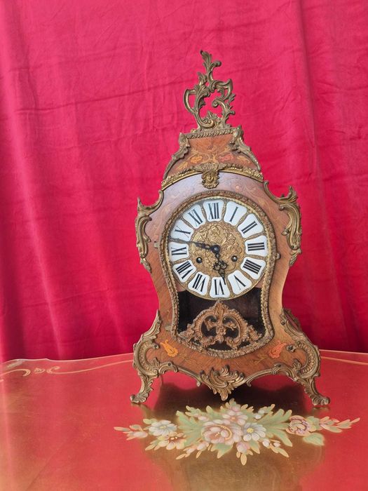 Ceas de masă cu intarsii