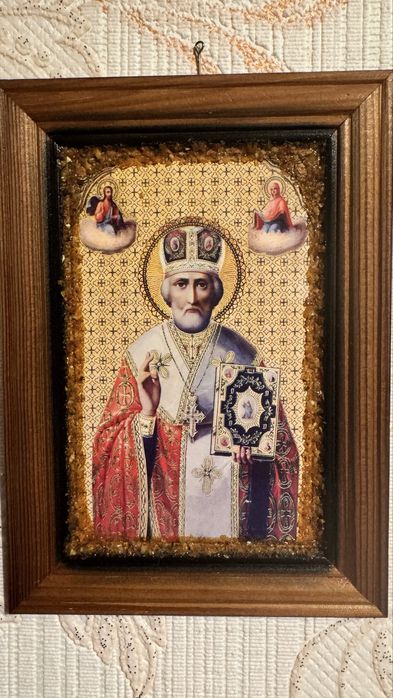 Иконы и картины с янтарем