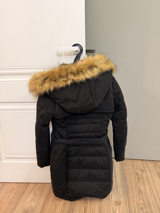 Черная паркк телпая Guess