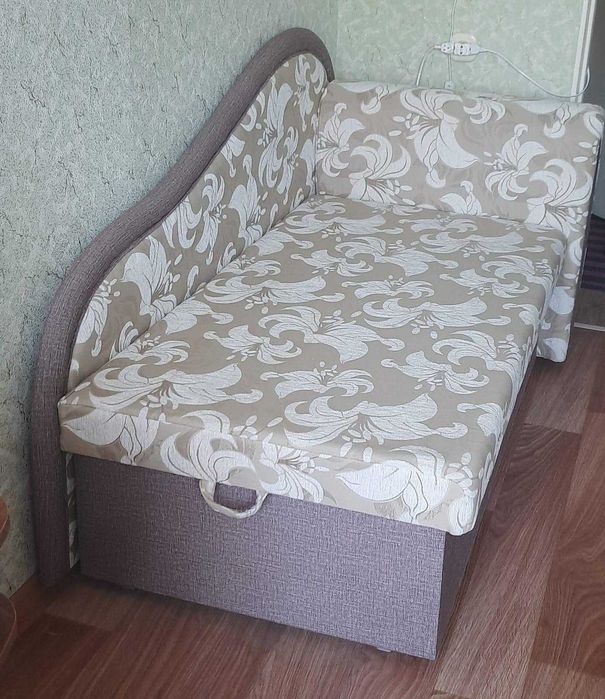 Продам красивый  и удобный  диванчик