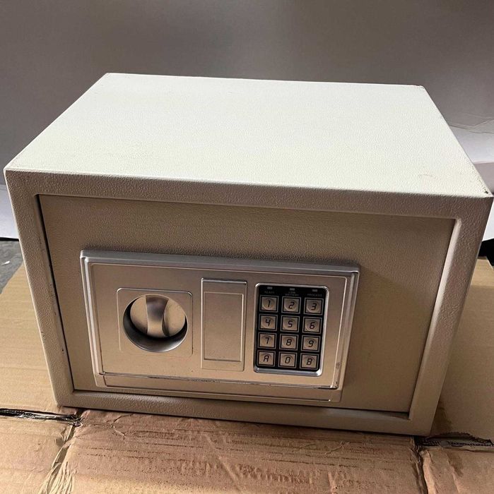 Seif cu cheie si cod, gaura in partea din spate