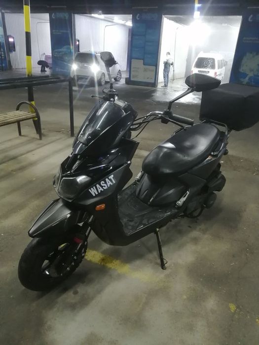 Berzinli skuter ideal holatda.