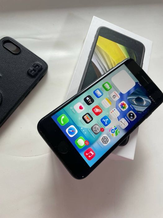 iPhone SE 64GB полный комплект