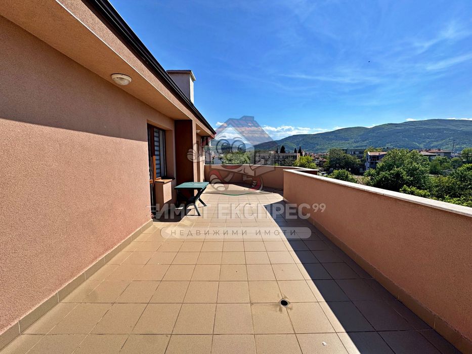 Обзаведен тристаен апартамент, нов, панорамна гледка, кв.Баба Тонка