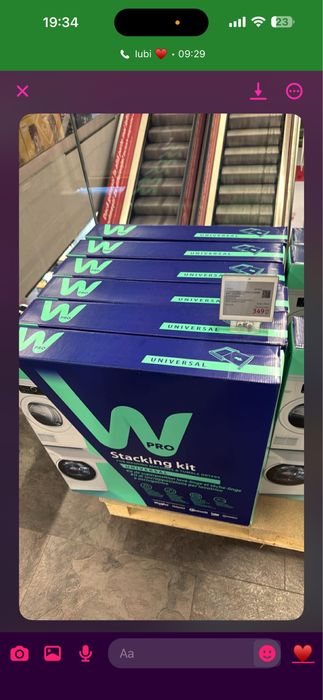Vând uscător de rufe Samsung 9 kg + kit de suprapunere inclus