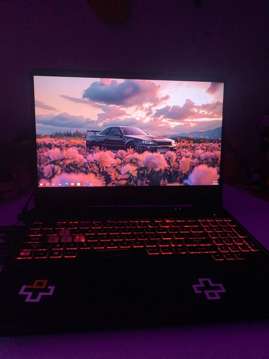 Setup gaming vand sau schimb cu trotinetă electrică.